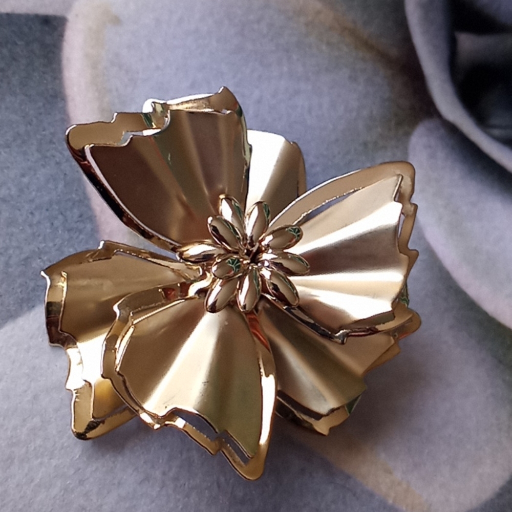 Gold Tone Sculptural Flower Brooch 3” Statement Vintage Style Pin